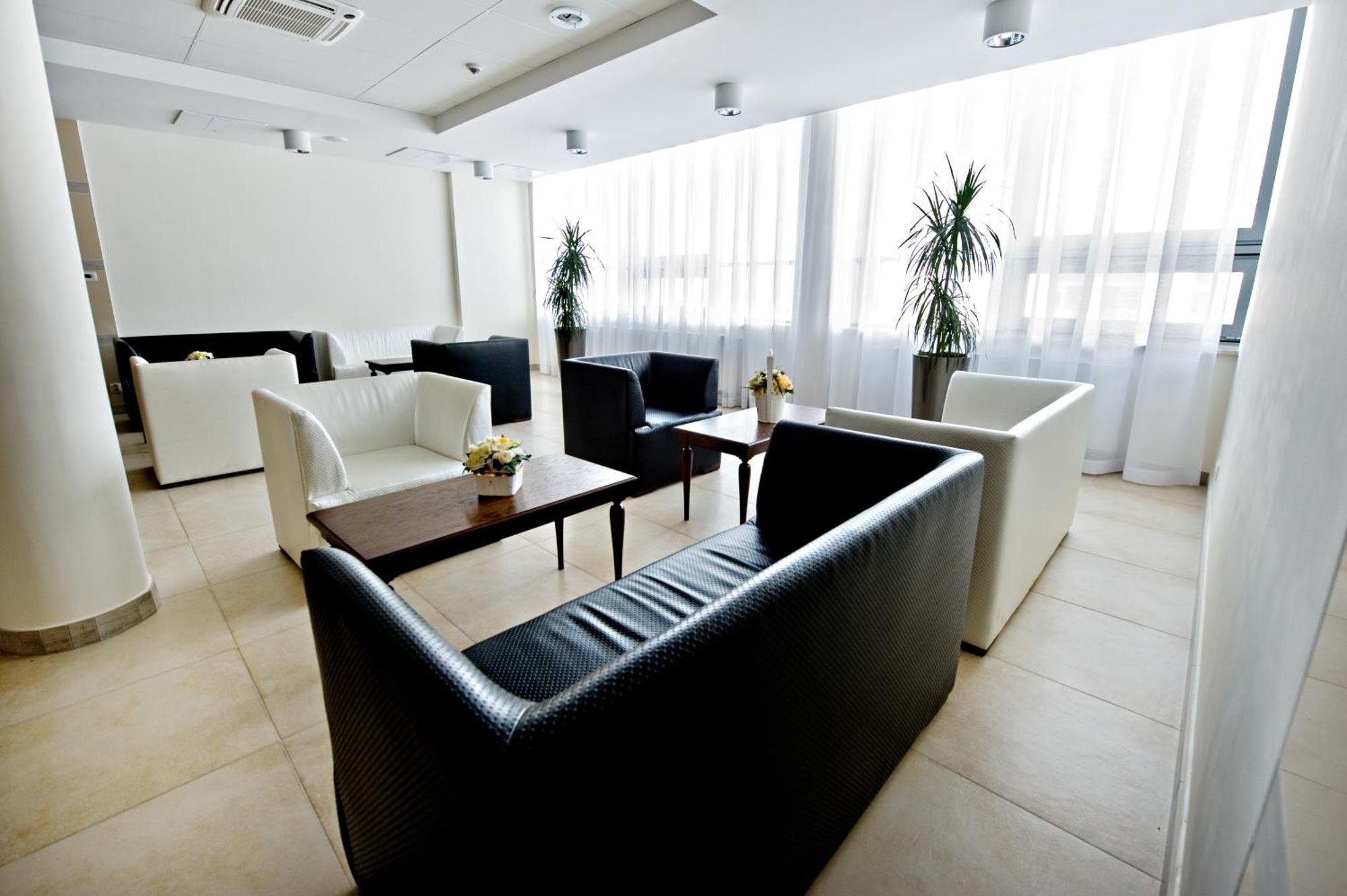 Hotel Prezydencki 4-Star Rzeszow Exterior photo