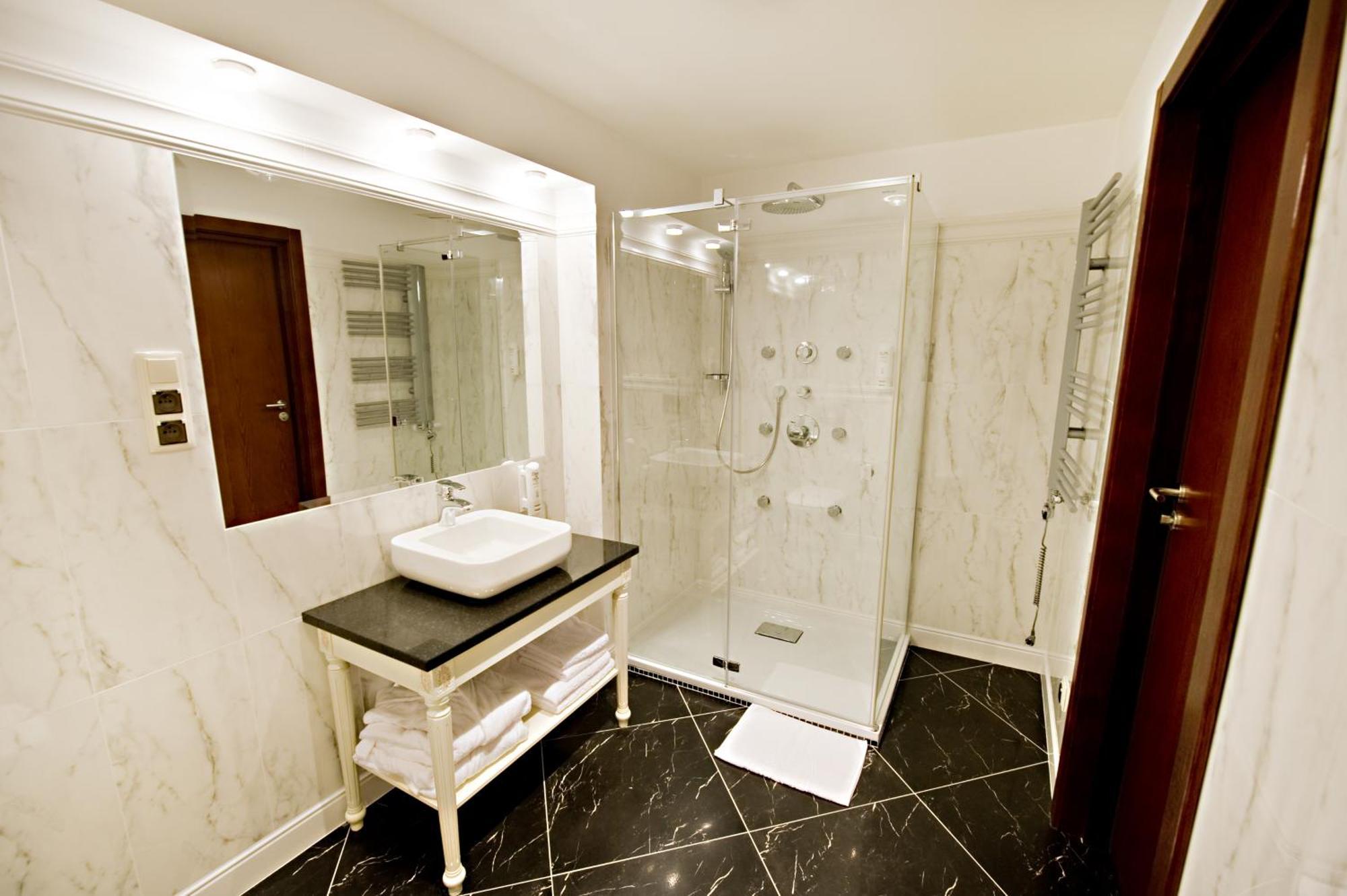 Hotel Prezydencki 4-Star Rzeszow Exterior photo