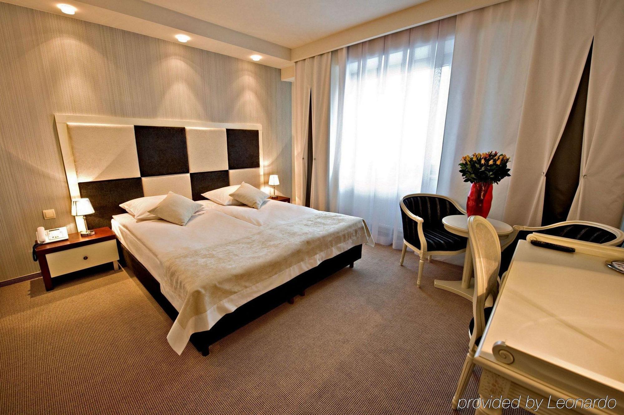 Hotel Prezydencki 4-Star Rzeszow Room photo