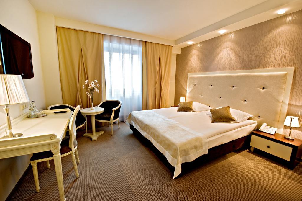 Hotel Prezydencki 4-Star Rzeszow Room photo