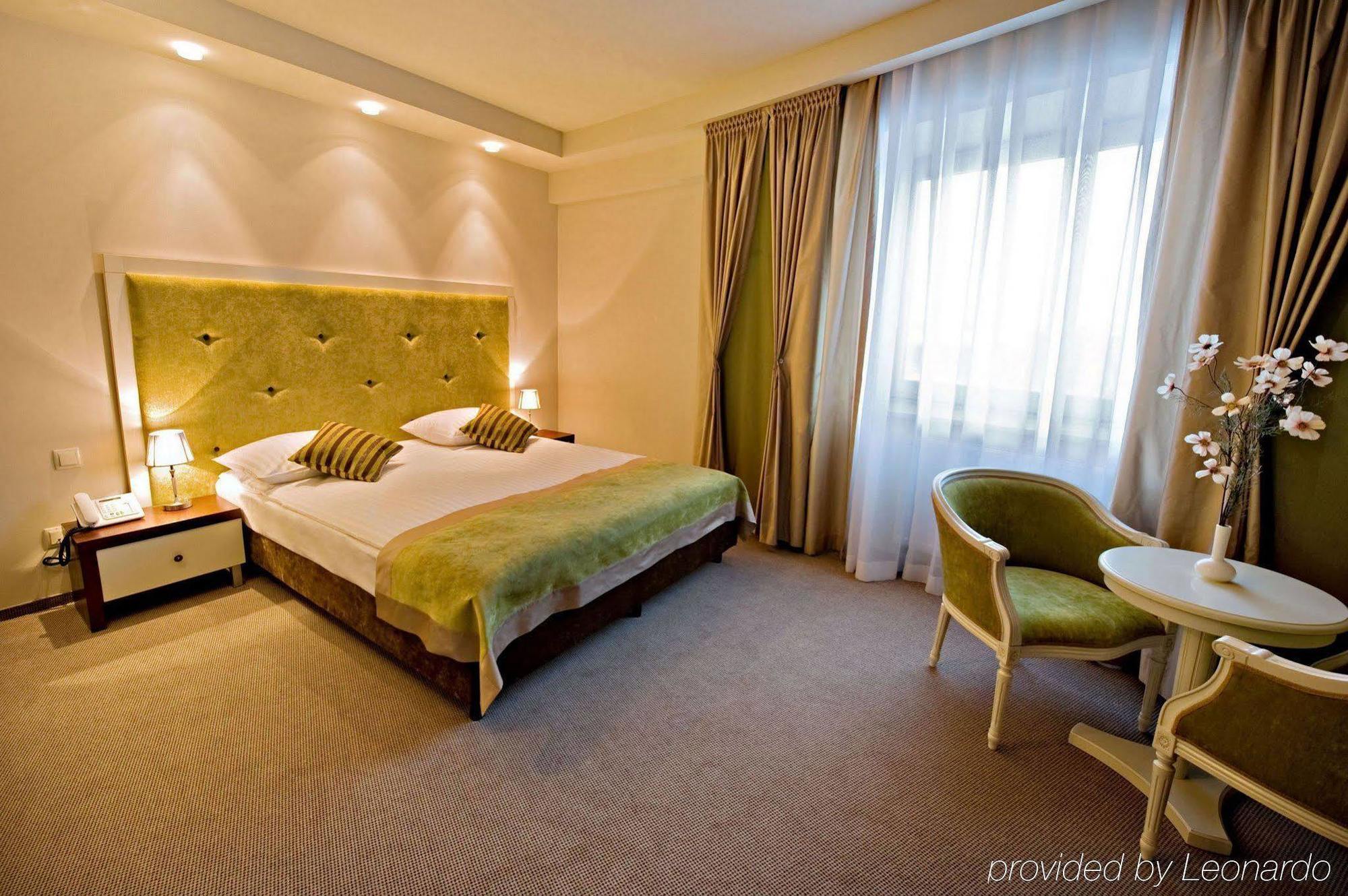 Hotel Prezydencki 4-Star Rzeszow Room photo