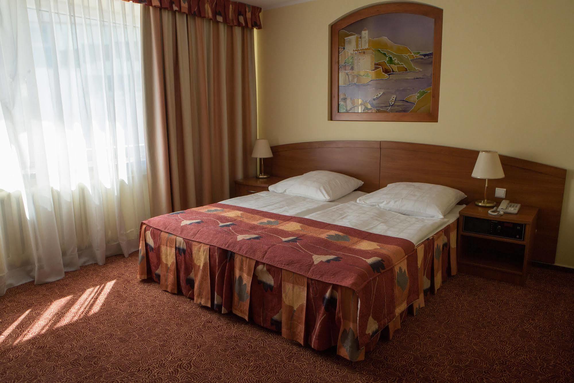 Hotel Prezydencki 4-Star Rzeszow Exterior photo