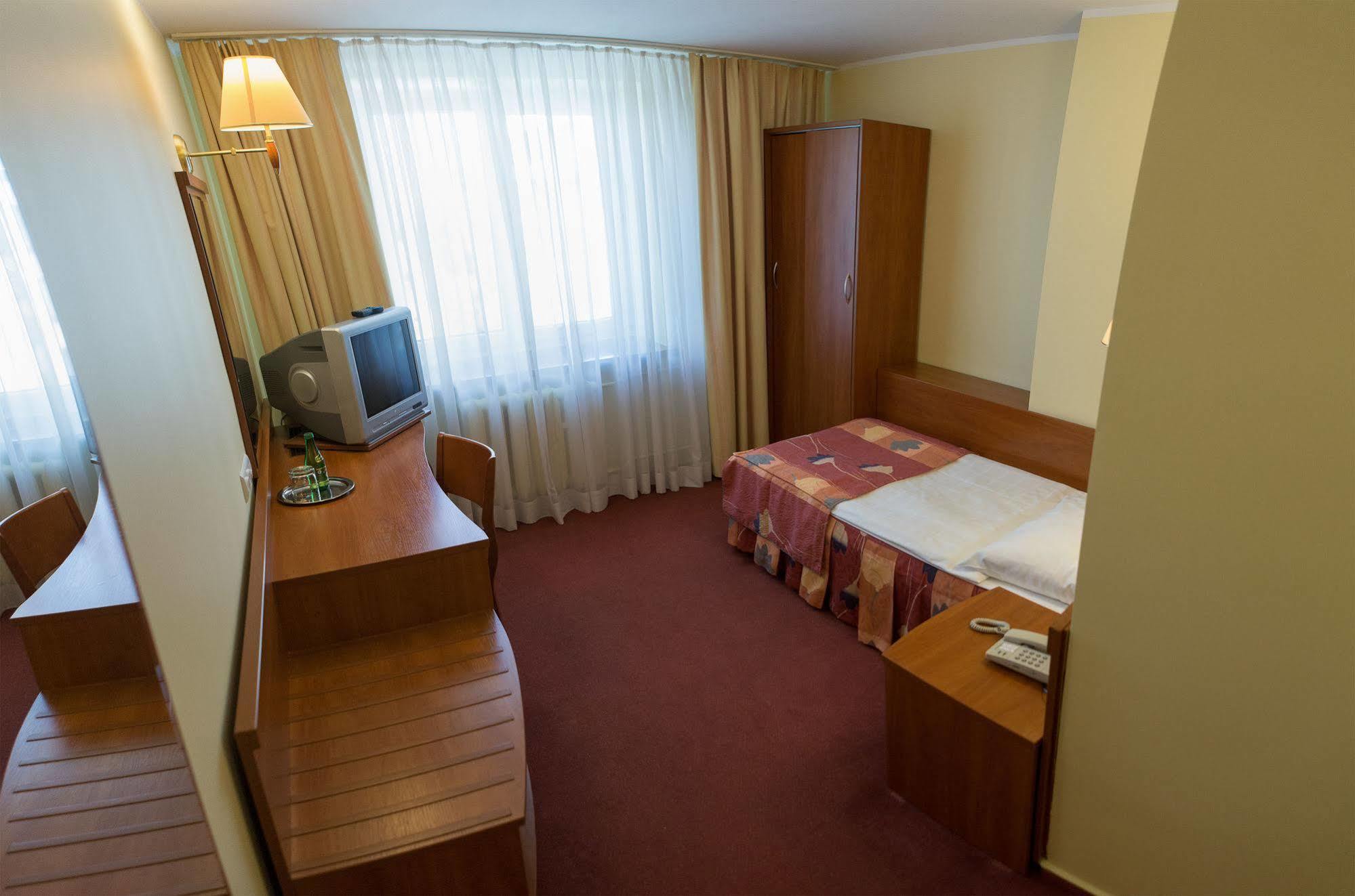 Hotel Prezydencki 4-Star Rzeszow Exterior photo