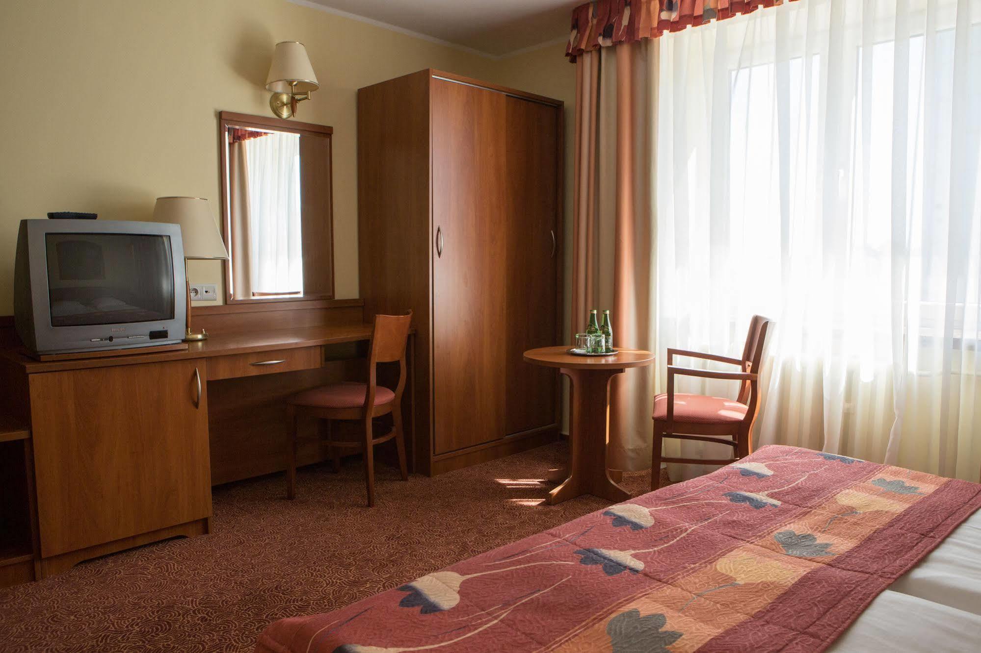 Hotel Prezydencki 4-Star Rzeszow Exterior photo