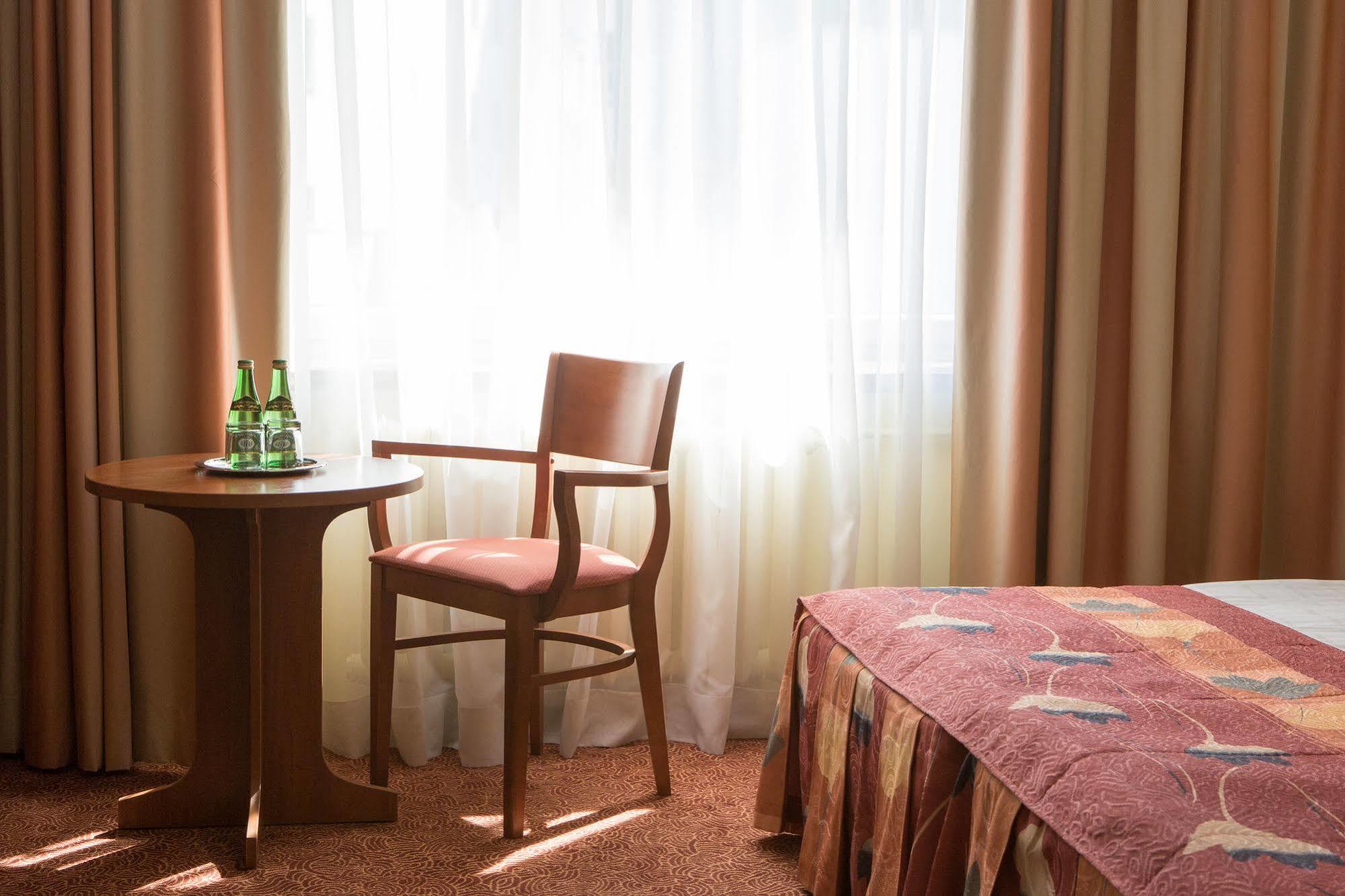 Hotel Prezydencki 4-Star Rzeszow Exterior photo